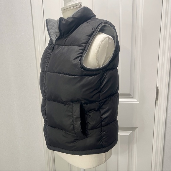 Old Navy Puffer Vest Black Size Large Sleeveless Fleece Inside Pockets Zippered - Picture 2 of 12
